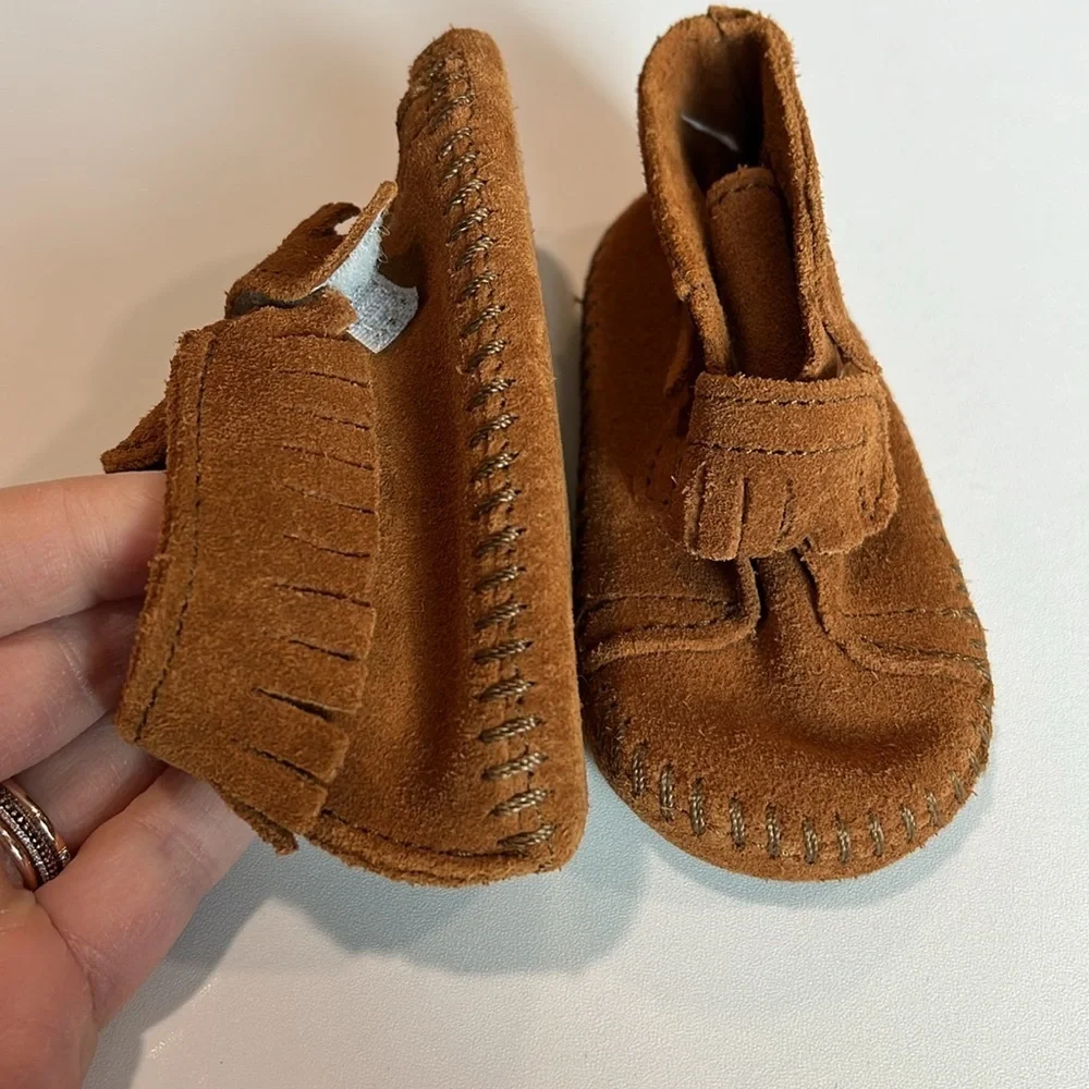 Minnetonka - size‎ 3 baby crib shoes, fringe moccasins